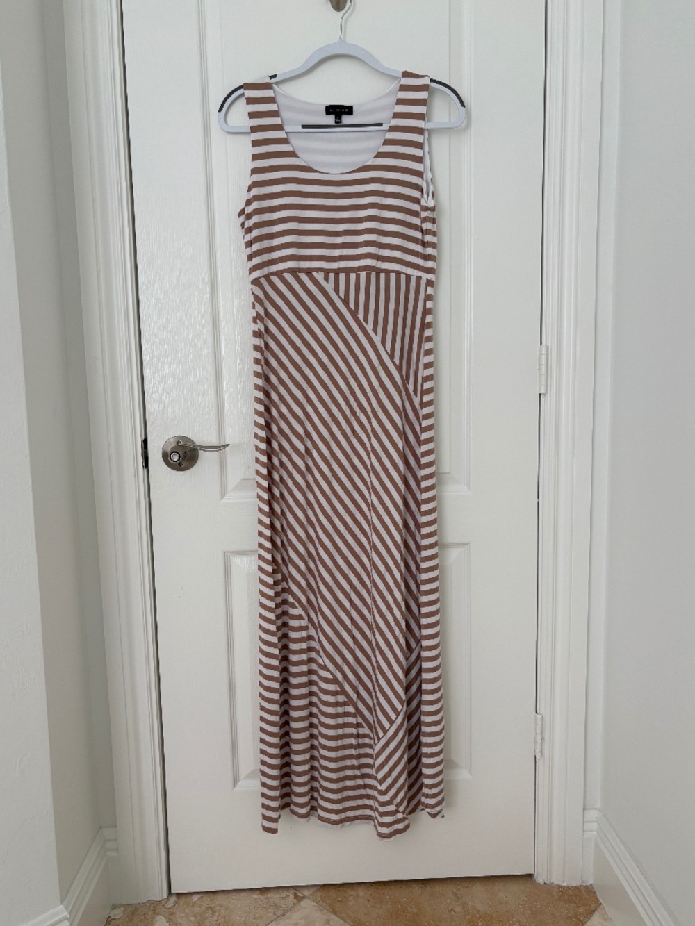 Spense Sleeveless Striped Maxi Dress Tan White Stretch Viscose Blend M